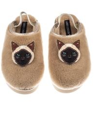 Laines London - Neutrals Flatform Cloud Slippers With Double Siamese Cat Brooches - Lyst