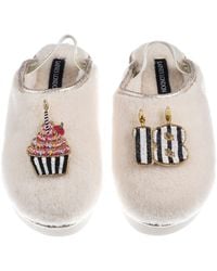 Laines London - Neutrals Flatform Cloud Closed Toe Slippers With Stripe18Th Birthday & Cake Brooches - Lyst