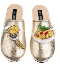 Laines London - Laines X Juliet Softie Slippers With Parmesan & Pasta Brooches - Lyst