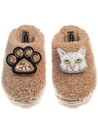 Laines London - Teddy Closed Toe Slippers With Lily The Domestic Shorthair Cat & Paw Brooches - Lyst