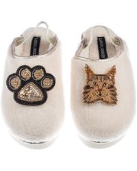 Laines London - Neutrals Flatform Cloud Slippers With Ginger Maine Coon Cat & Paw Brooches - Lyst