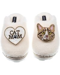 Laines London - Teddy Closed Toe Slippers With Tabby Cat & Cat Mum Mom Brooches - Lyst