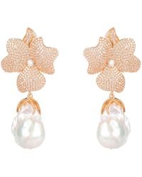 LÁTELITA London - Baroque Pearl White Flower Drop Earrings Rosegold - Lyst