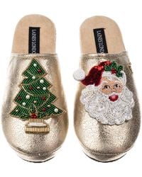 Laines London - Softie Slippers With Christmas Tree & Santa Clause Brooches - Lyst