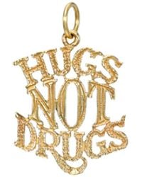 Öugie - Hugs Not Drugs Pendant - Lyst