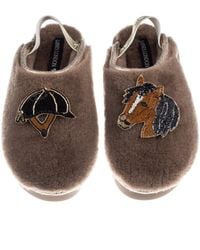 Laines London - Neutrals Flatform Cloud Closed Toe Slippers With Riding Hat & Horse Brooches - Lyst