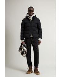 Woolrich - Donsjack Van Elastisch Nylon Met Matte Afwerking Zwart Grootte - Lyst