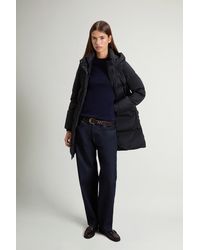 Woolrich - Lang Donsjack Kelly Zwart Grootte - Lyst