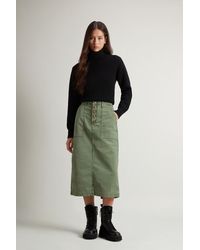Woolrich - Damen Stückgefärbter Midi-Rock Aus Stretch-Baumwolle Grün Größe - Lyst