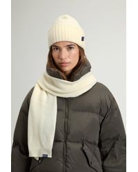 Woolrich - Damen Geschenkset Mit Beanie Und Schal Aus Wollmischung Made - Lyst