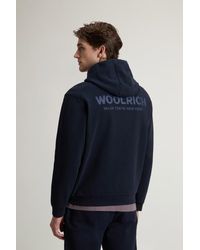 Woolrich - Hoodie Van Zuiver Katoen Met Groot Logo Op De Achterkant Blauw Grootte - Lyst