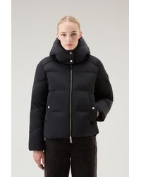 Woolrich - Short Alsea Down Jacket In Stretch Nylon With Detachable Hood - Lyst