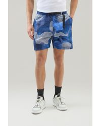 Woolrich - Shorts In Crinkle Nylon With Print - Lyst