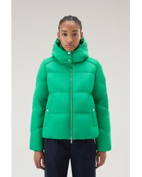 Woolrich - Short Alsea Down Jacket In Stretch Nylon With Detachable Hood - Lyst