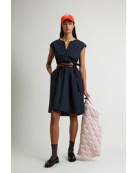 Woolrich - Jurk Van Popeline Van Zuiver Katoen Met Riem Blauw Grootte - Lyst
