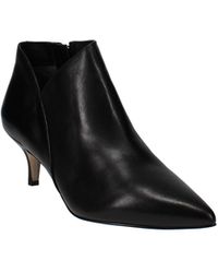 kadison pointed toe kitten heel bootie
