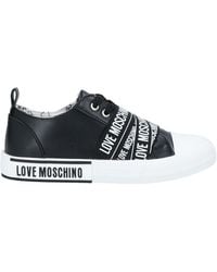love moschino converse