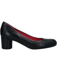 Pas De Rouge Court Shoes - Black