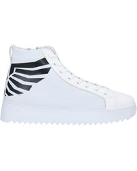 Sneakers Brian Mills » Walking On