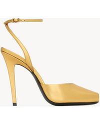 Saint Laurent - La Scandale Sandalen Aus Metallic-Leder Gelb - Lyst
