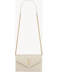 Saint Laurent - Cassandre Envelope Portemonnaie Mit Kette Aus Leder Mit Grain-De-Poudre-Prägung - Lyst