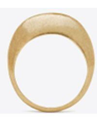 Saint Laurent - Mittelgroßer ring aus metall mit gedellter struktur gelb/gold - Lyst