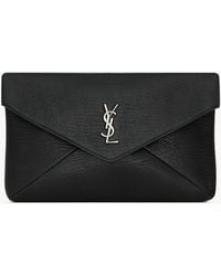 Saint Laurent - Große Cassandre Envelope Pouch Aus Genarbtem Lammleder - Lyst