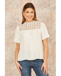 Yumi' - Lace Panel Pleated Short Sleeve Top - Lyst