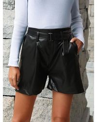 Zaful Shorts plisados de cuero pu hebilla con cinturón - Negro
