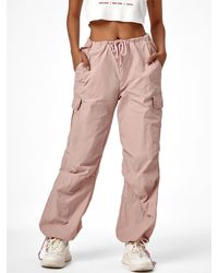 Femme Vêtements Pantalons décontractés Pantalon ample court à poches cargo Coton FRAME en coloris Neutre élégants et chinos Treillis et pantalons cargo 