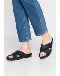 Men s Shoes Dress Shoes Slippers More Lord Taylor Men s Shoes Dress Shoes Slippers More Lord Taylor