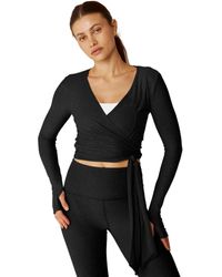 Beyond Yoga - Featherweight Waist No Time Wrap Top - Lyst