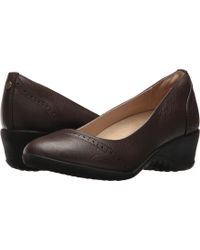 hush puppies wedge pumps
