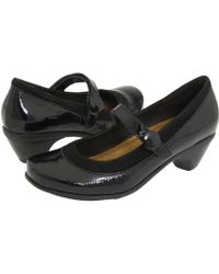 naot pumps