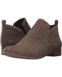 zora slip on sneakers