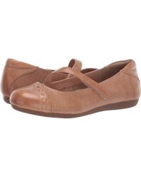 taos heritage moccasin