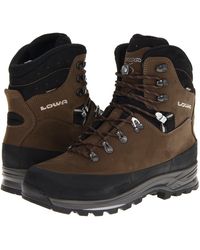 lowa walking boots mens