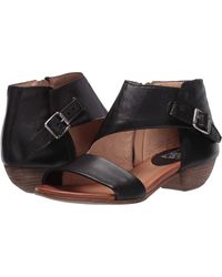 naturalizer colby platform hiking boot