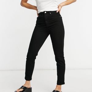 Farleigh - mom jeans slim a vita alta pulito di ASOS in Nero