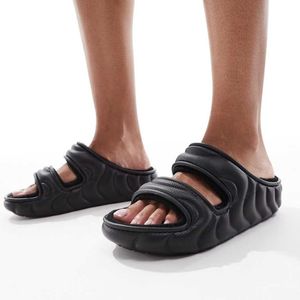 CROCSTM Black Classic Cozzzy Overpuff Sandal