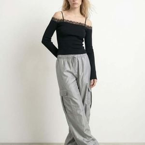 HYPEDROP White Off-shoulder Top