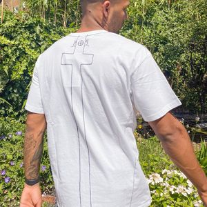 Camiseta extragrande en tejido orgánico blanco Religion de hombre de color Negro