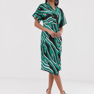 Vestido midi con diseño cruzado estilo kimono con estampado variado Closet de color Verde