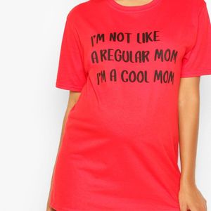 Boohoo Rot Womens Umstandsmode T-Shirt Mit "Not A Regular Mom"-Slogan