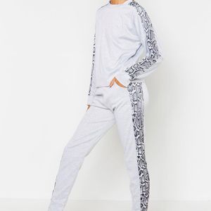 Boohoo Grau Trainingsanzug mit Seitenstreifen und Schlangen-Print