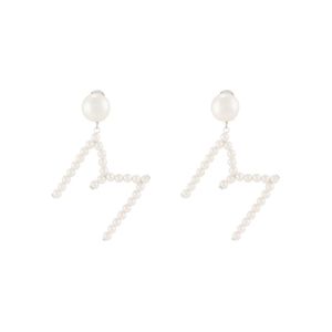 Boucles d'oreille M pendantes à ornements en perle Moschino en coloris Blanc