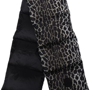 Écharpe matelassée à imprimé léopard Moncler en coloris Gris