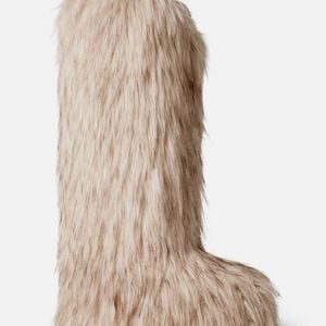 Jacquemus Natural The Yeti Moon Boot
