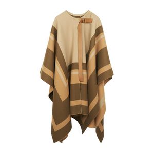 Chloé Cape With Bow in het Bruin