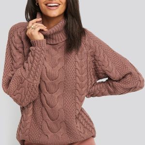 NA-KD Trend High Neck Cable Knitted Ribbed Sleeve Sweater in het Roze
